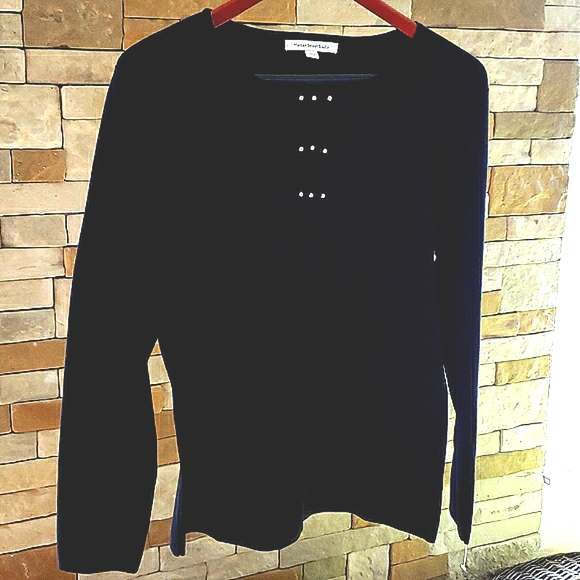 Mercer Street Studio sweater - Picture 1 of 7